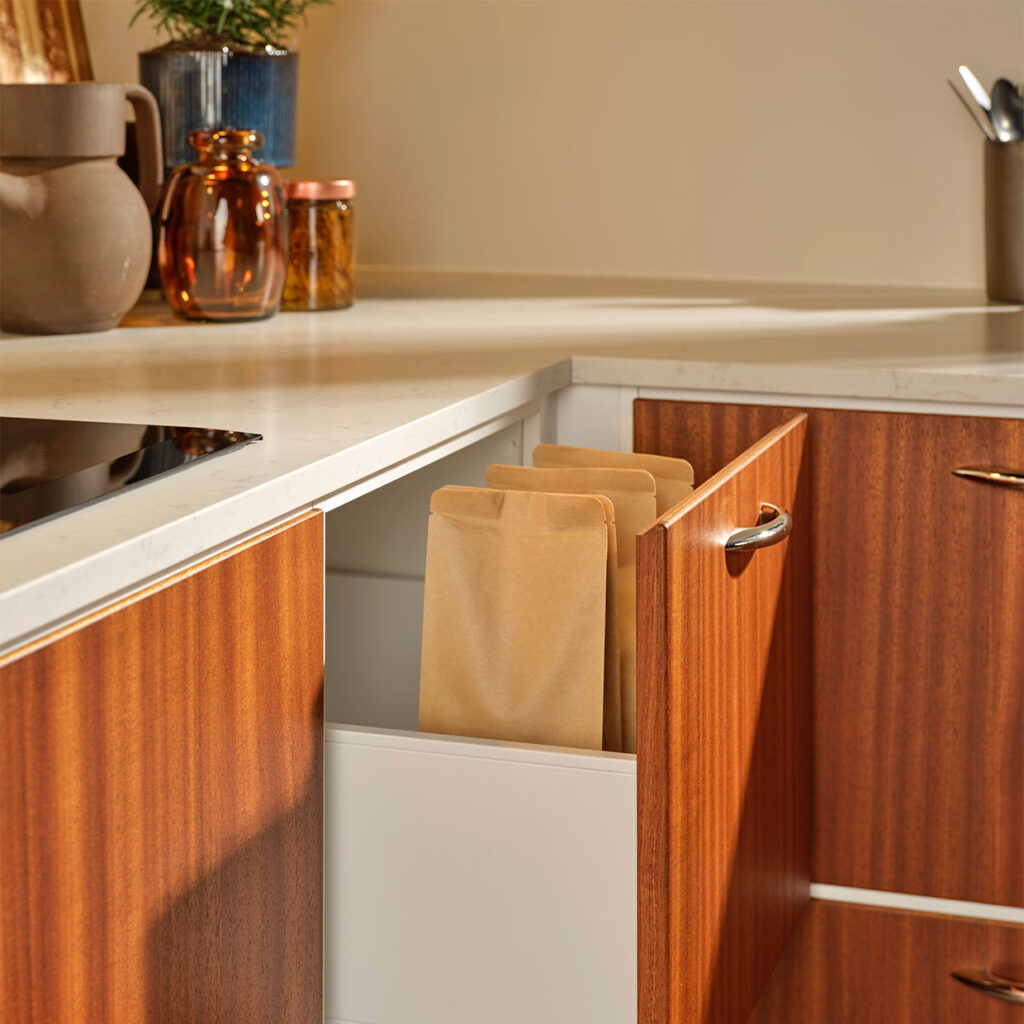 220329_TvisShowroom2590