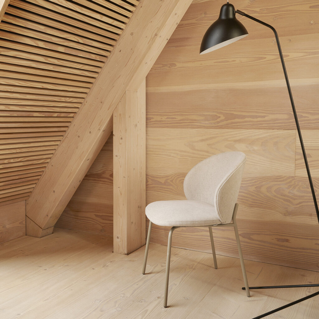 SS24 GIF Chair change 06